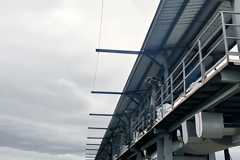 In the operation scene of the train tank truck, the horizontal lifeline is the key to safety